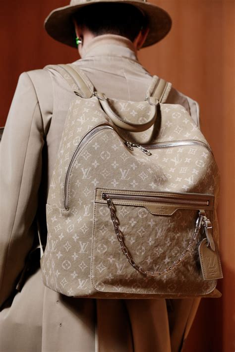 *New* Louis Vuitton 